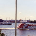 Harmonie, Kirchdorf und Riverboat (Prüsse) auf der Elbe vor Övelgönne