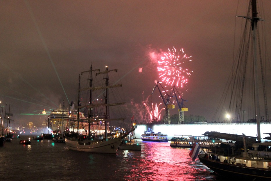 825. Hafengeburtstag - das Feuerwerk am 10.05.2014_1