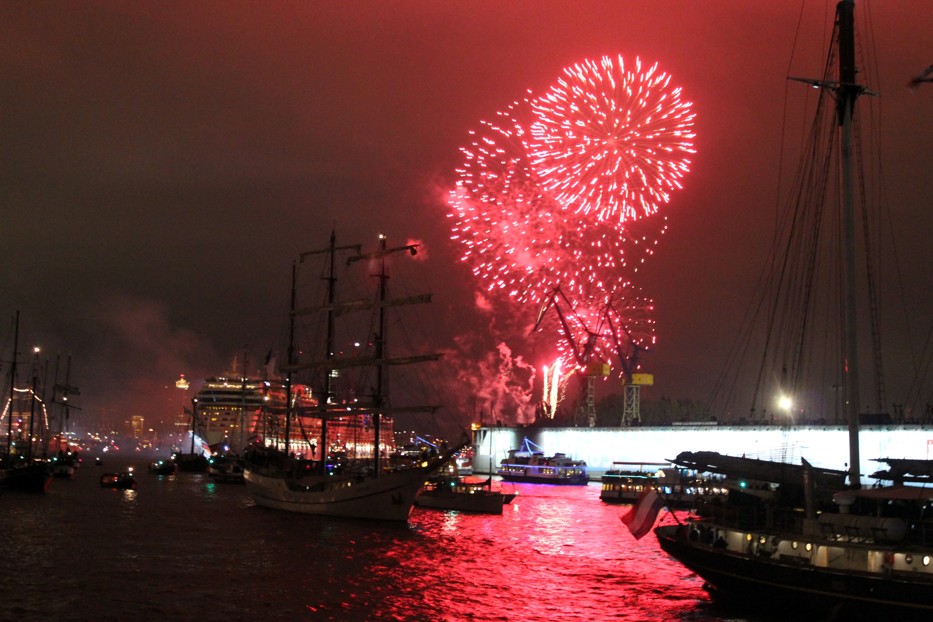 825. Hafengeburtstag - das Feuerwerk am 10.05.2014_2