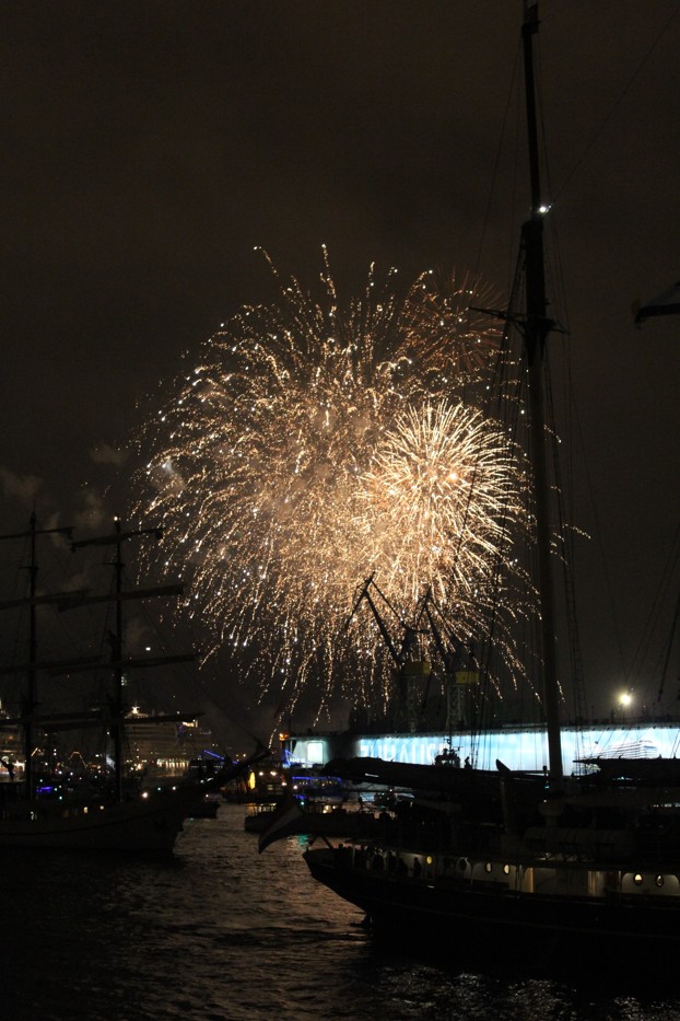 825. Hafengeburtstag - das Feuerwerk am 10.05.2014_4