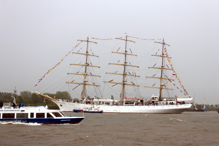 Einlaufparade zum 825. Hafengeburtstag am 09.05.2014_1