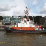 BUGSIER 21 (1) (IMO 9214989) liegend am 8.9.2015,_1