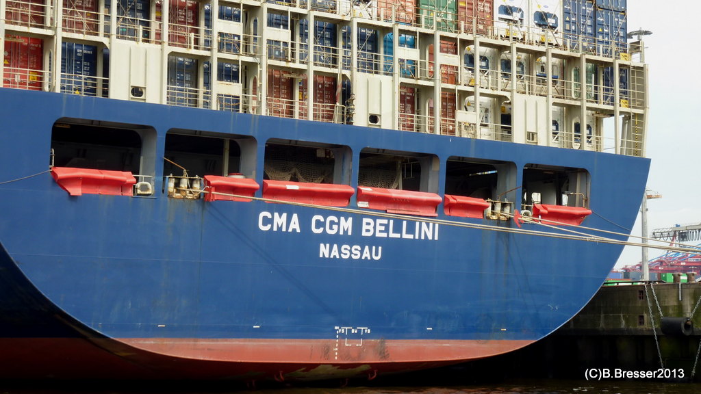 Containerschiff mit roten "Dingern"....._1