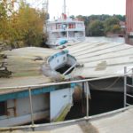 Teile einer Forschungsplattform im harburger Binnenhafen , 21.10.2011_1