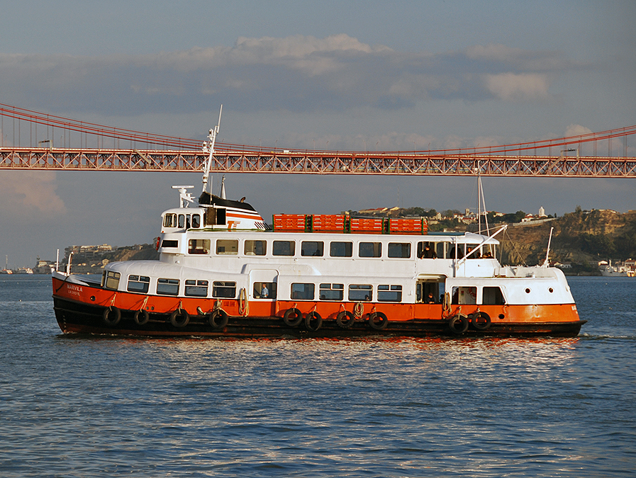Marvila - ex Volksdorf - am 2-11-2008 auf dem Tejo bei Lissabon 1