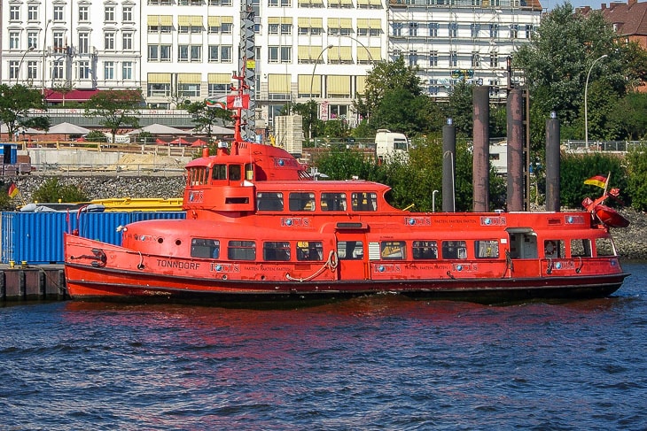 Die ehemalige HADAG-Hafenfähre TONNDORF in Hamburg