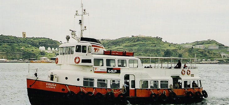 Die ehemalige HADAG-Hafenfähre OTHMARSCHEN 1998 als VOUGA in Lissabon