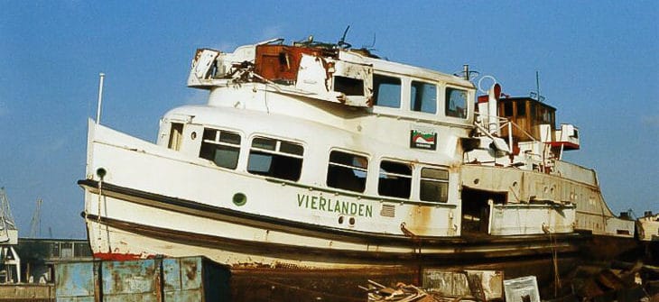 HADAG-Hafenfähre VIERLANDEN 1986 bei der Verschrottung in Hamburg