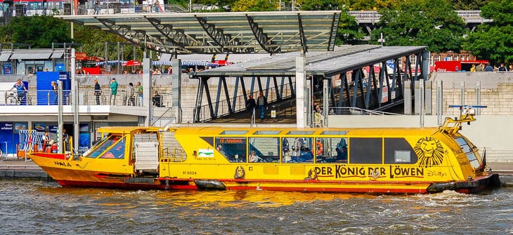 HADAG-Hafenfähre NALA in Hamburg