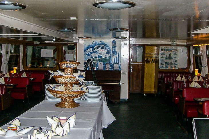 Restaurant in der ehemaligen HADAG-Fähre BERGEDORF