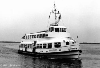 Die HADAG-Hafenfähre BERGEDORF im Jahr 1972 in Hamburg