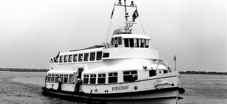 Die HADAG-Hafenfähre BERGEDORF im Jahr 1972 in Hamburg
