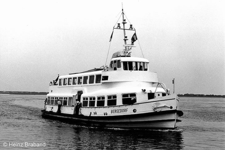 Die HADAG-Hafenfähre BERGEDORF im Jahr 1972 in Hamburg