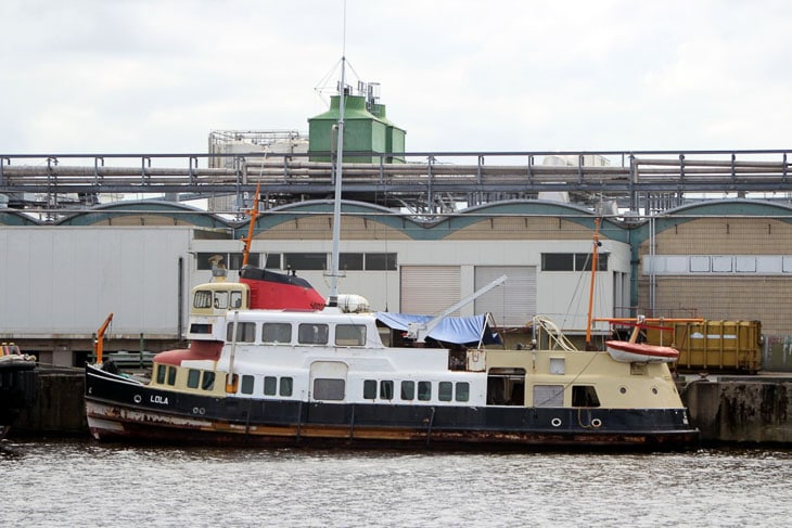 Die ehemalige HADAG-Hafenfähre SCHULAU als LOLA in Cuxhaven