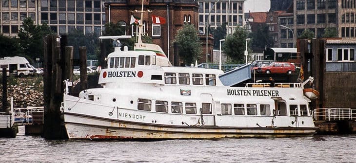 Die ehemalige HADAG-Hafenfähre NIENDORF 1991 in Hamburg