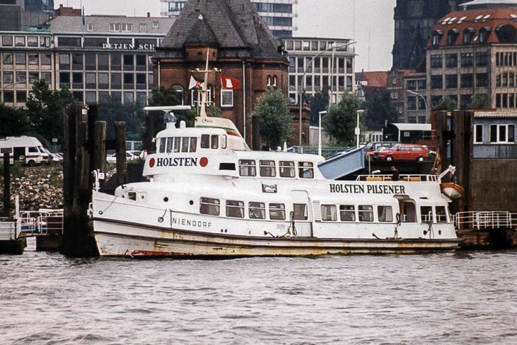 Die ehemalige HADAG-Hafenfähre NIENDORF 1991 in Hamburg